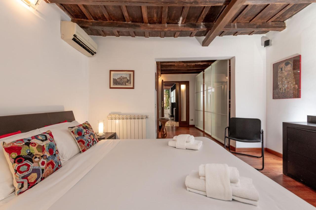 Bella Elena - Jewish Ghetto Rom